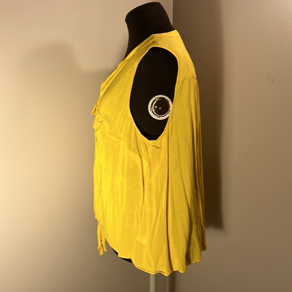 TORRID Yellow Sleeveless Button Down Top with Tie Bottom - Picture 4 of 8